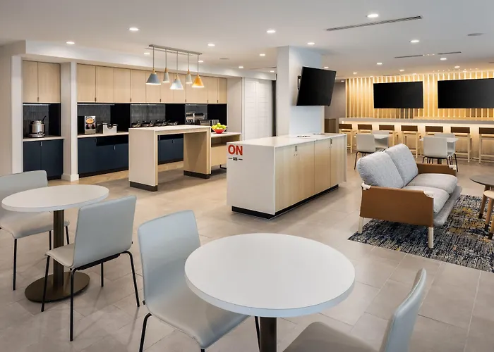 Towneplace Suites By Marriott West Kelowna