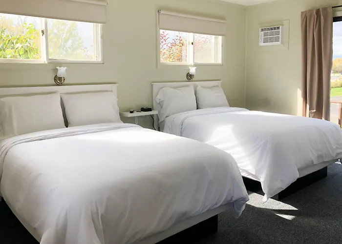 The River Hills Motel - Algoma, Wi - Near Door County
