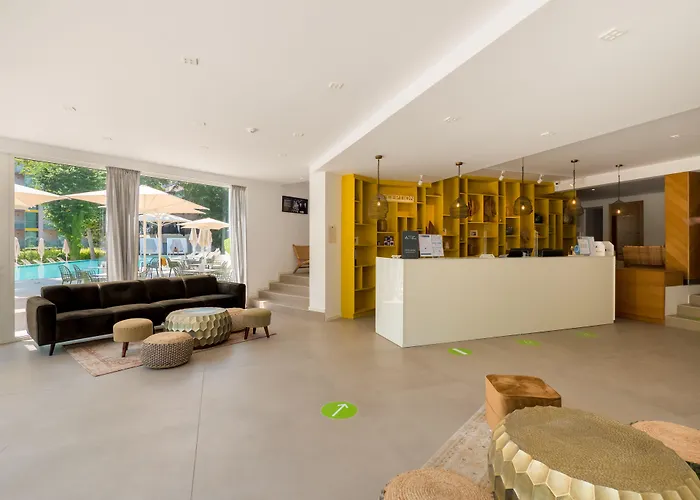 Ibis Styles Golden Sands Roomer Hotel