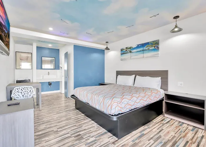 Tradewinds Motel