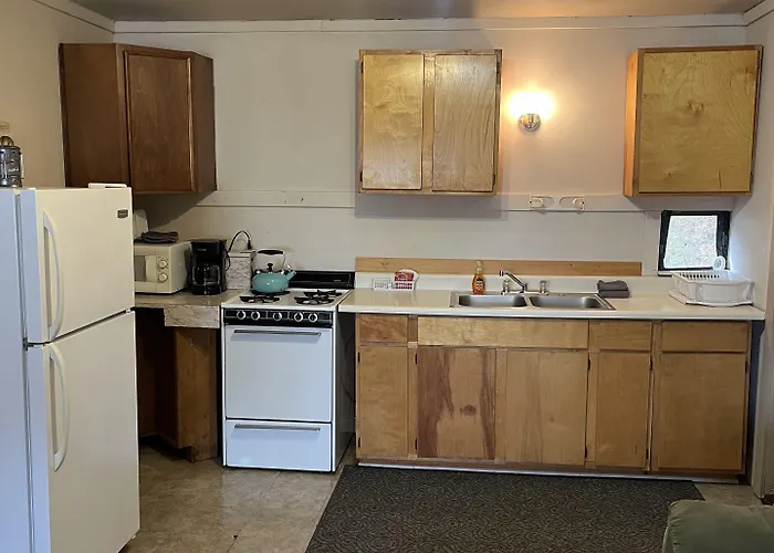 Brookside Motor Inn