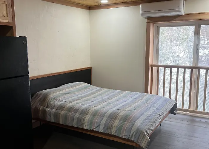 Brookside Motor Inn