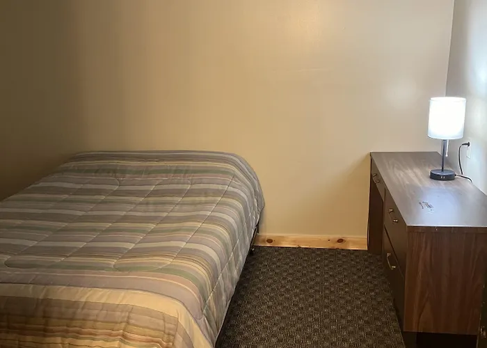 Brookside Motor Inn