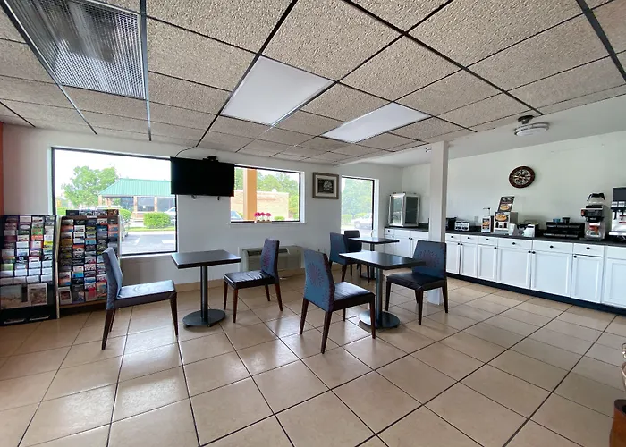 Super 8 By Wyndham Richmond Hill
