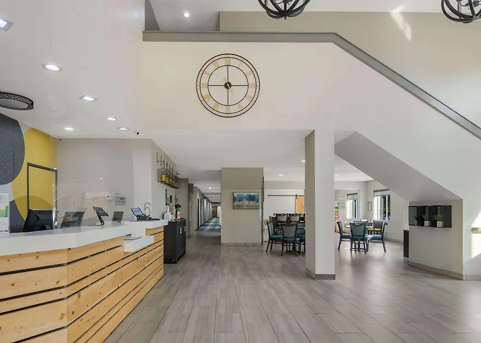 Quality Inn & Suites Roanoke - Fort Worth North