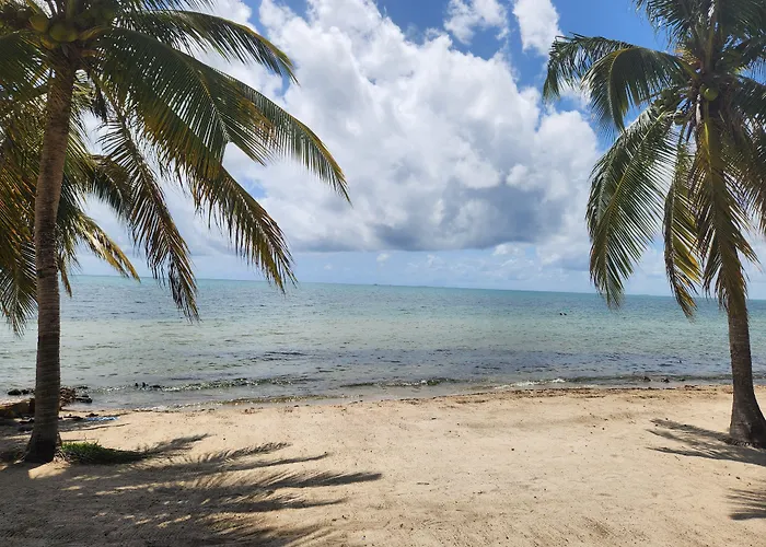 Coco'S Beachfront Cabanas