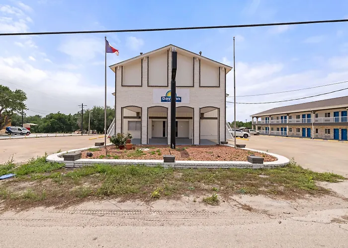 Days Inn By Wyndham Kenedy Karnes City