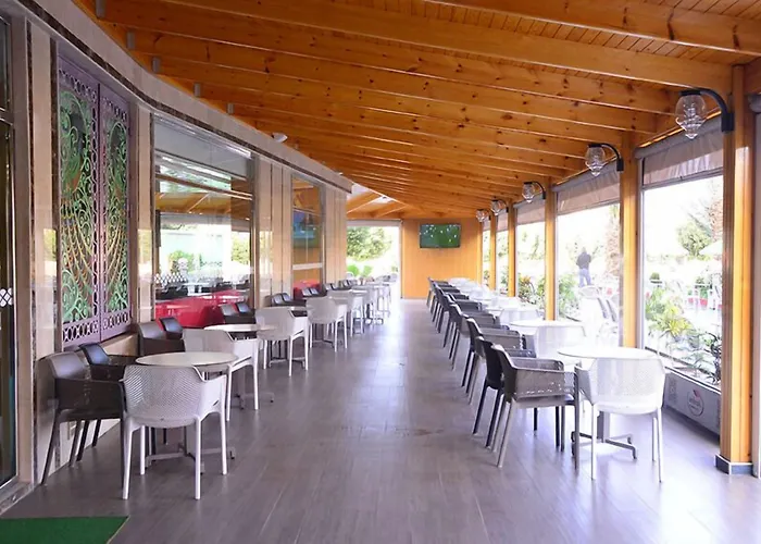 Hotel Hadaik Ain Asserdoune