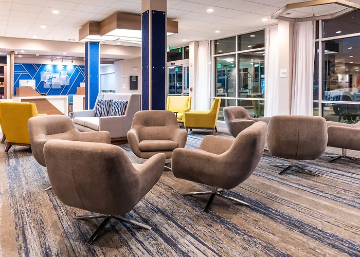 Holiday Inn Express & Suites Charlottesville By Ihg