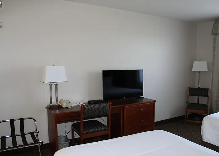 Foxwood Inn And Suites