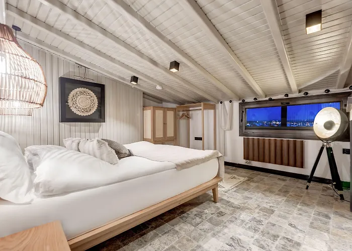 Parna Hotel