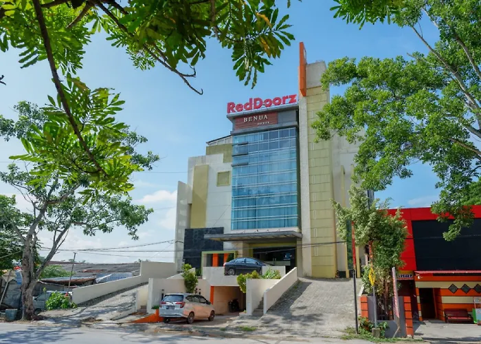 Reddoorz Plus Near Hotel Benua Kendari
