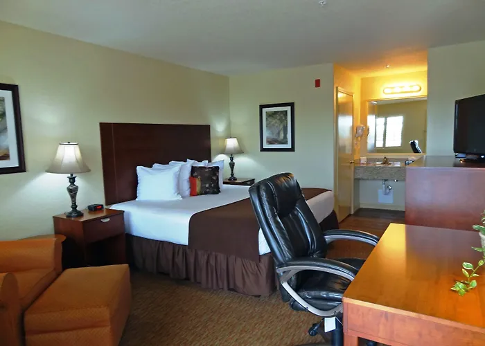 Kenedy Inn And Suites