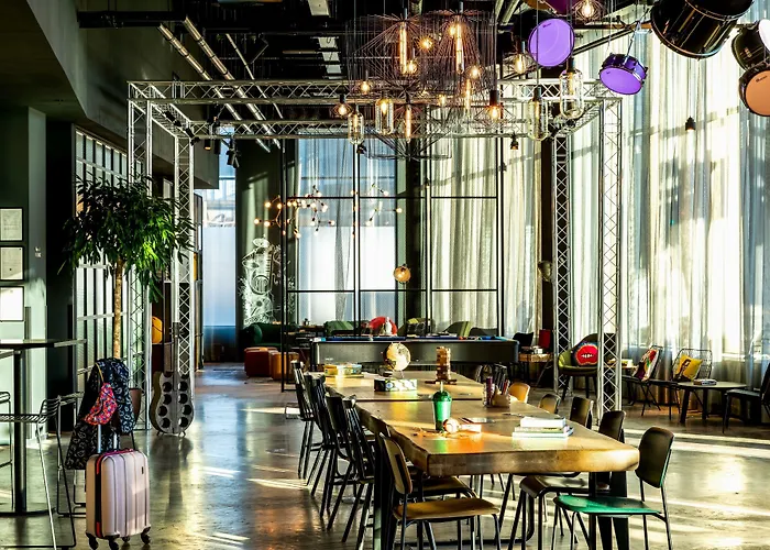 Moxy Glasgow Sec