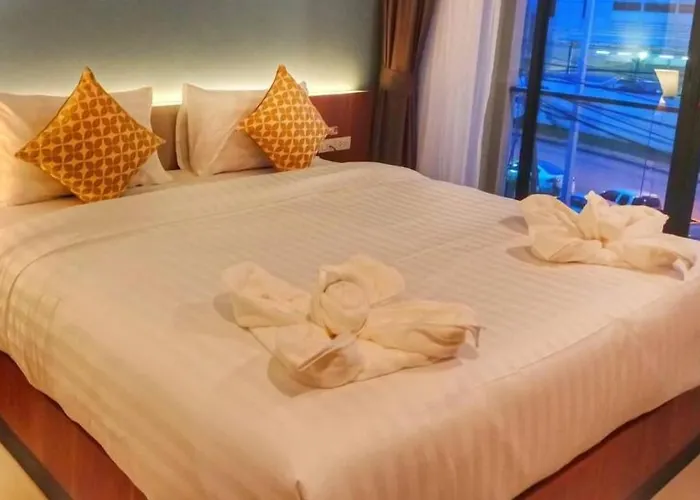 Louis' Runway View Hotel - Sha Extra Plus