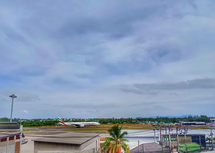 Louis' Runway View Hotel - Sha Extra Plus