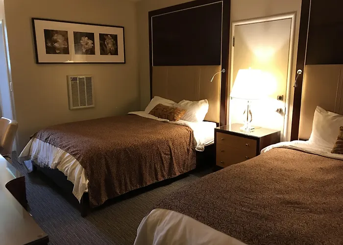Cardinal Court Motel