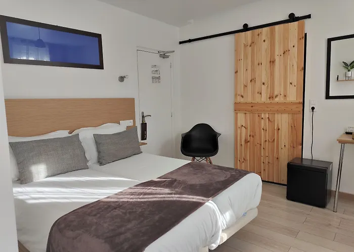 Hotel Le National Clichy Paris