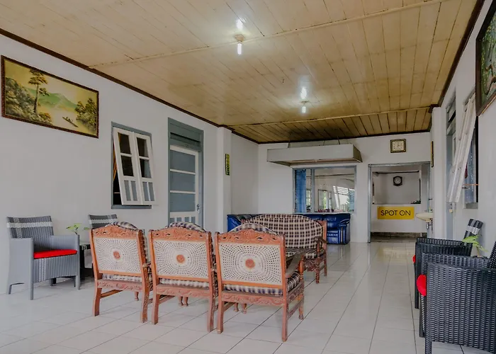 Oyo Life 2638 Hotel Raya