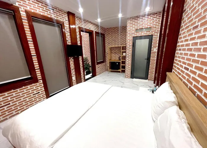 The Land Hotel & Apartment