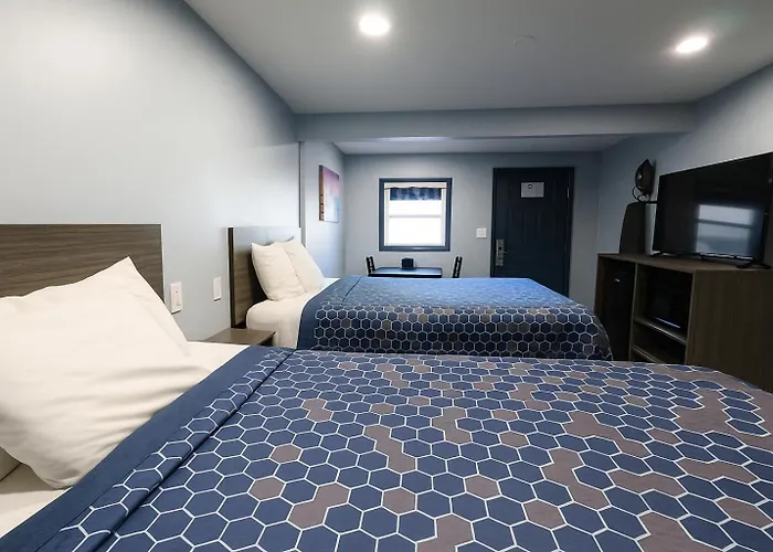 Hillsboro Inn & Suites