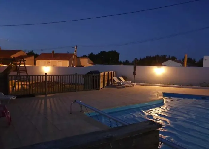 Zecamping Familial Avec Piscine - Proche Oleron