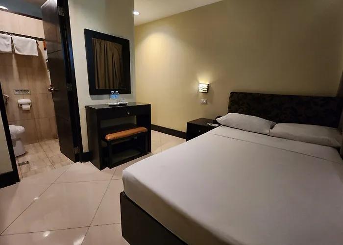 Green Glass Hotel