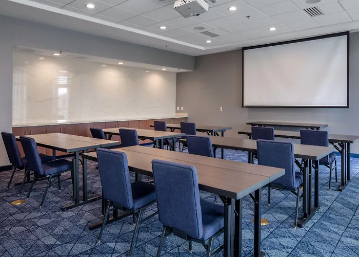 Courtyard By Marriott Conway