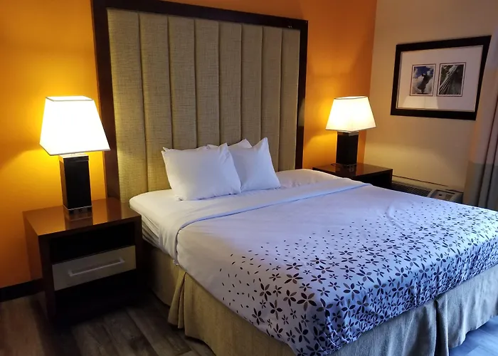 Fairmount Inn & Suites - Stroudsburg, Poconos