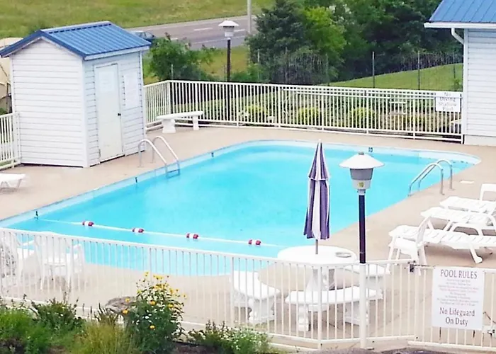 Smokies Inn - New Linens & Ultrafast Wifi - Friendliest Hospitality Guaranteed!