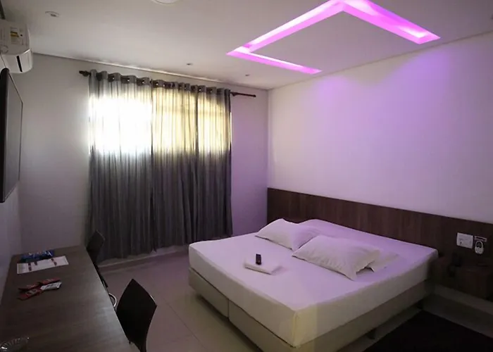 Plaza Motel (Adults Only)