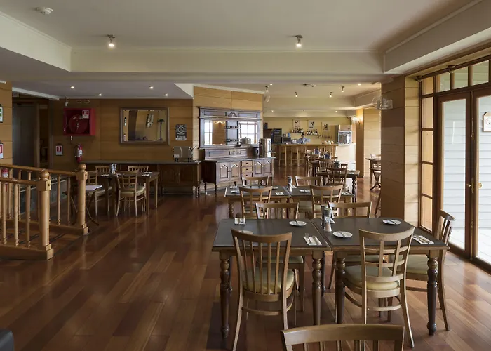 Hotel Y Cabanas Lago Ranco - Caja Los Andes