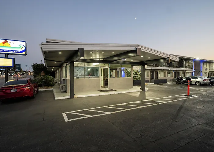 Seaside Inn & Suites