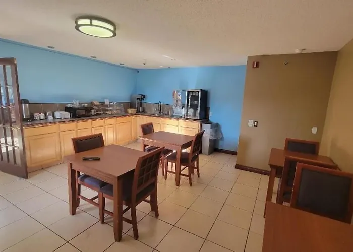 Royal Inn Suites