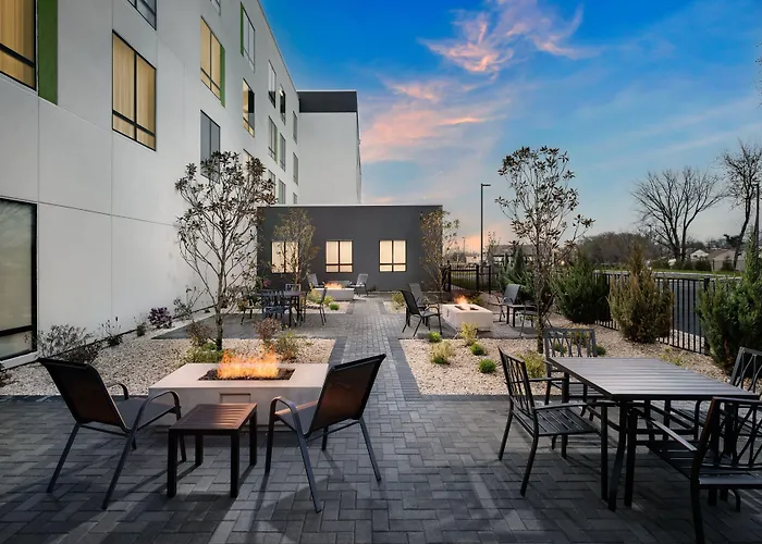 Courtyard By Marriott New Castle