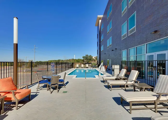 La Quinta Inn & Suites By Wyndham Lakeway