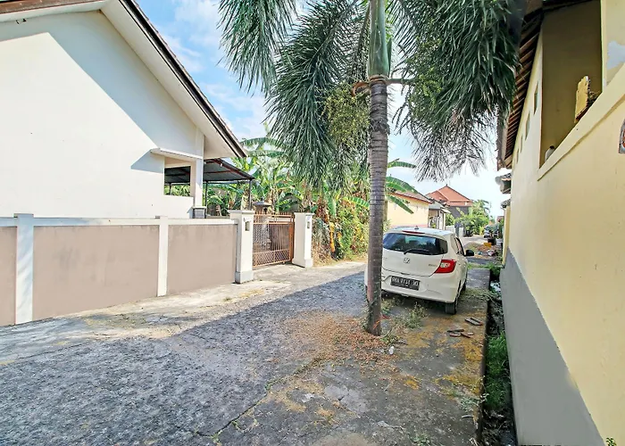 Oyo Life 92954 Shanti Kost