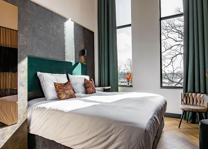 Monument Hotel