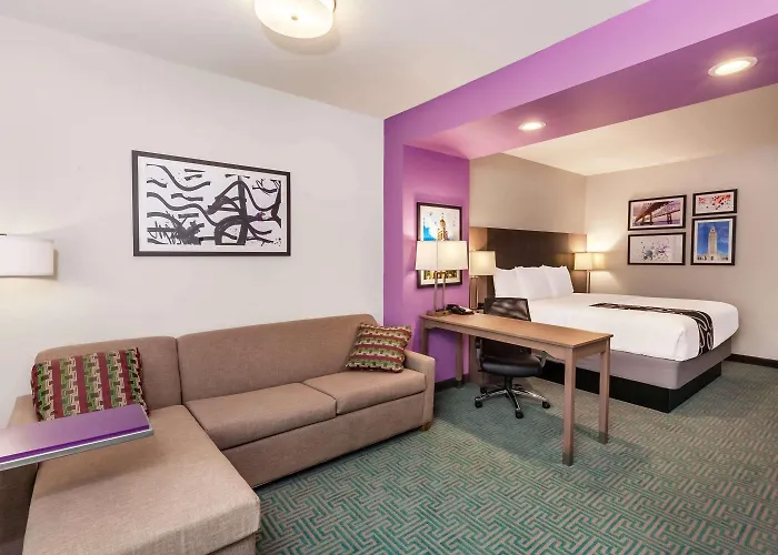 La Quinta Inn & Suites By Wyndham Lafayette Oil Center