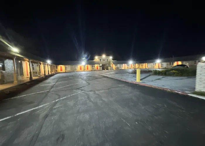 The Oaks Motel