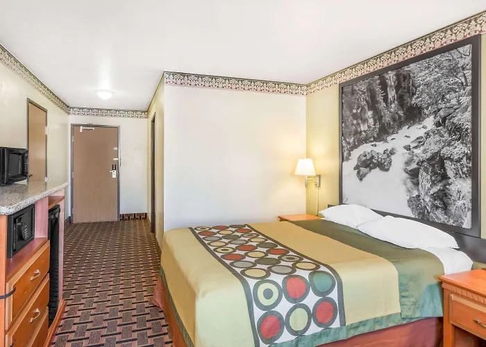 Super 8 By Wyndham Grants Pass