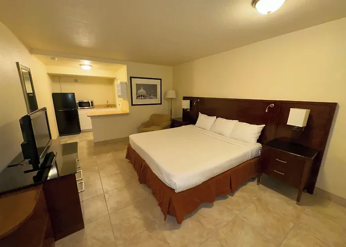 Big Chile Inn & Suites
