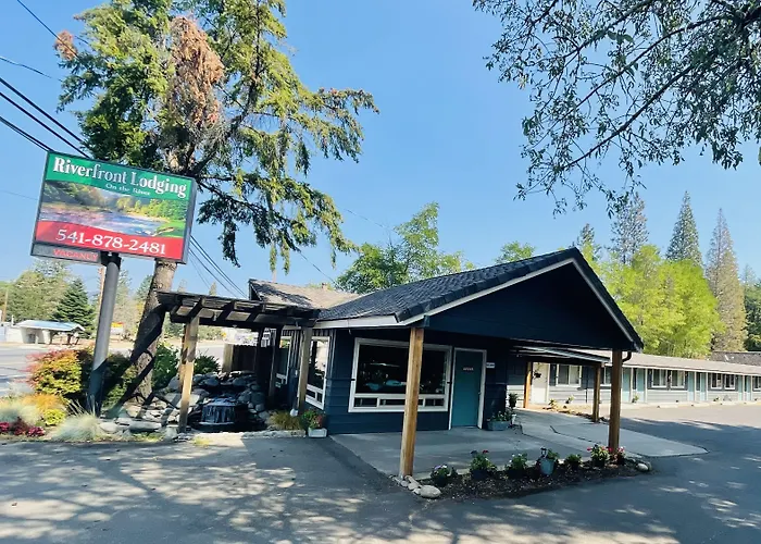 Riverfront Lodging