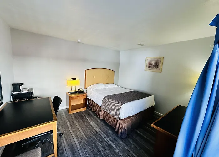 Travel Inn & Suites