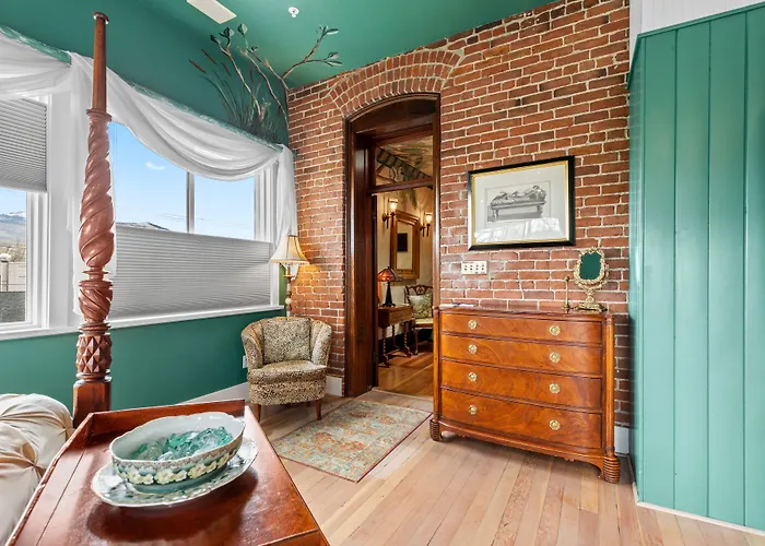 The Peerless Hotel