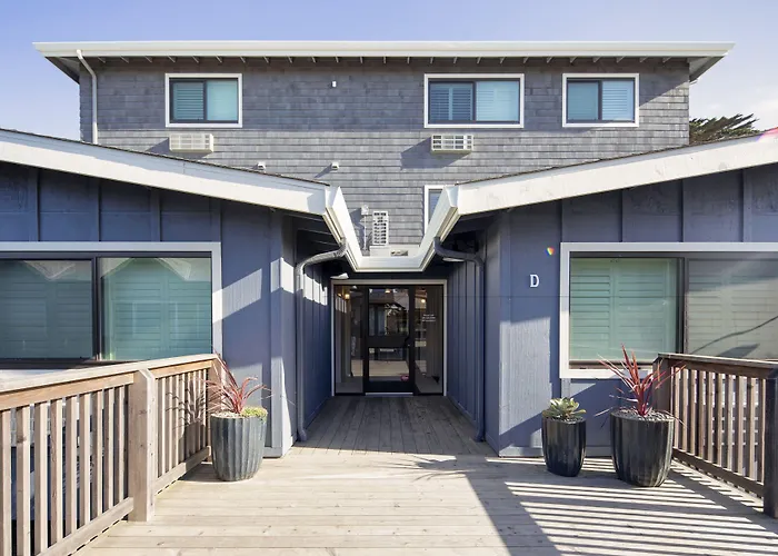 Inn At Moss Landing Point