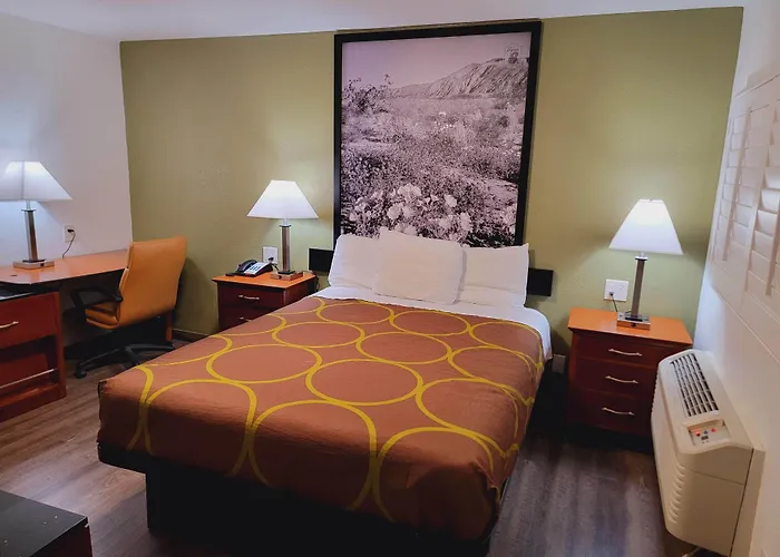 Super 8 By Wyndham El Centro North