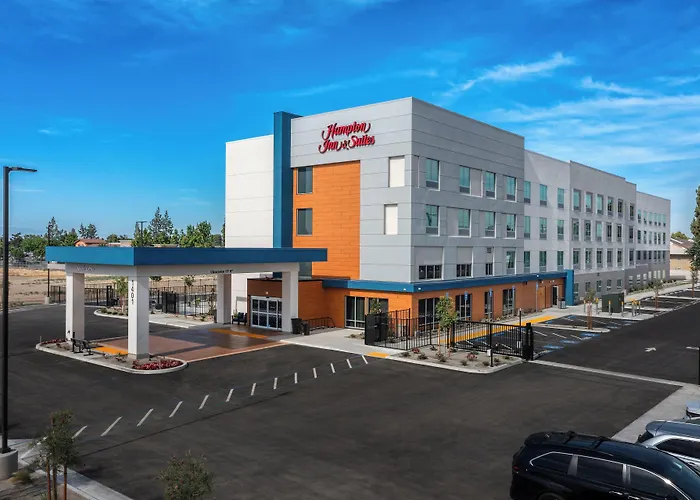 Hampton Inn & Suites Bakersfield Central
