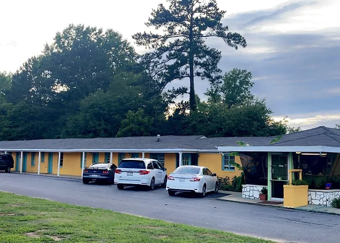 Lamplighter Inn
