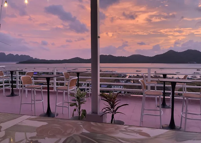 Sunburn Suites And Rooftop Bar